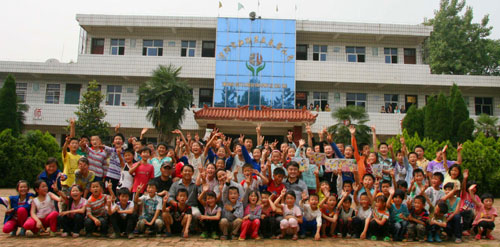 河南潢川縣舉行“春蕾計(jì)劃”捐贈(zèng)活動(dòng)