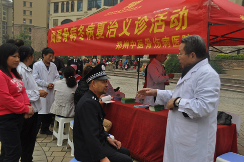 鄭州中醫(yī)骨傷病醫(yī)院“冬病夏治”進(jìn)社區(qū) 便民惠民受歡迎