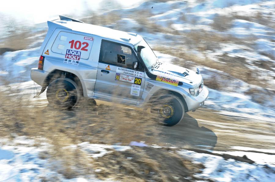 中國“冰雪達喀爾”汽車挑戰(zhàn)賽開賽