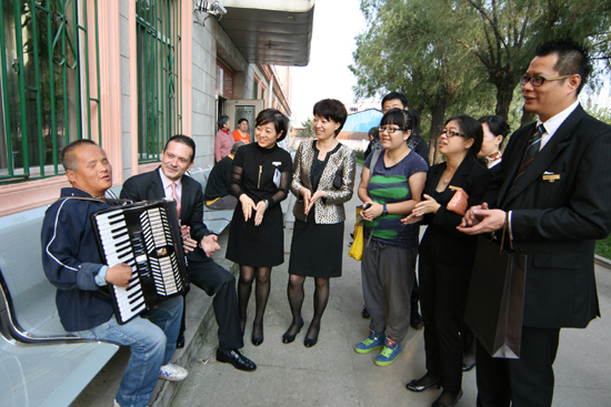 哈爾濱萬達(dá)索菲特大酒愛心關(guān)注孤寡老人