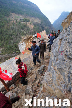 “愚公支書”:為民劈出“幸福路”