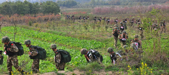 武警湖北總隊(duì)開展特戰(zhàn)集訓(xùn)(圖)