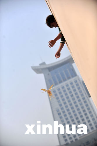 武漢高校“高空護(hù)蛋”比賽開(kāi)鑼