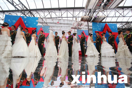 湖北宜昌消防為11對新人舉辦集體婚禮