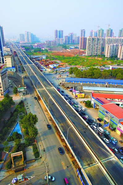 武漢珞獅南路兩高架今日試通行 壕溝堵點成歷史