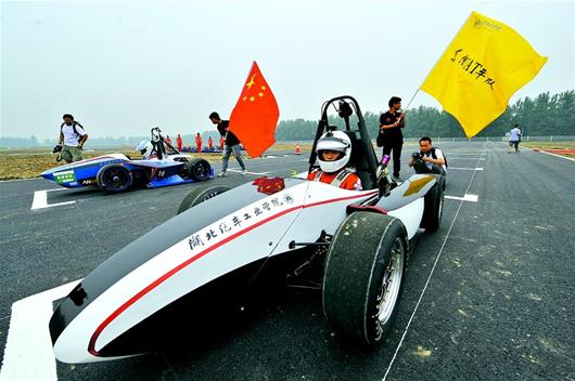 圖文：中國(guó)大學(xué)生賽車(chē)手十月決戰(zhàn)襄陽(yáng)