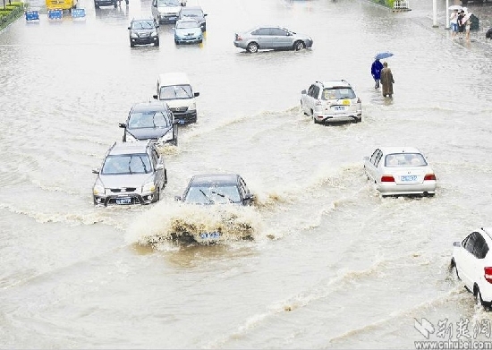 武漢遭暴雨襲擊 “海景”隨處可見市民再“看海”