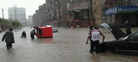 武漢遭暴雨襲擊 “海景”隨處可見市民再“看海”