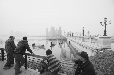 市民追問四環(huán)線能否繞開一個湖帶動一座城