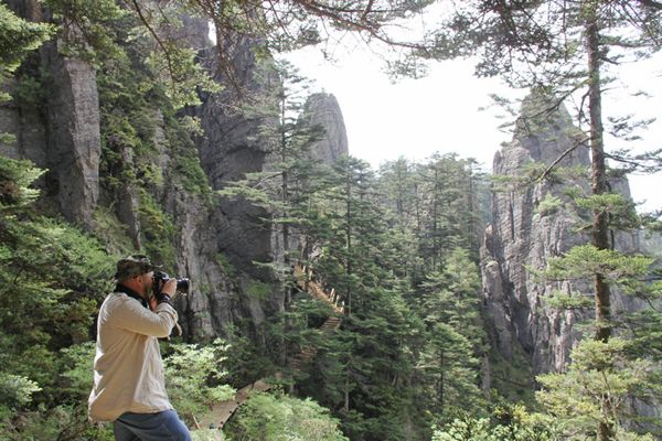 最長棧道揭“神農一景”神秘面紗