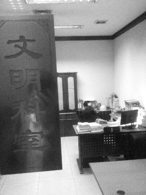 武漢掀起治庸風(fēng)暴:公務(wù)員上班吃早點(diǎn)被罰近萬(wàn)元