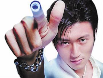 謝霆鋒公司利潤近億 年內(nèi)謀上市“瞄準(zhǔn)”創(chuàng)業(yè)板