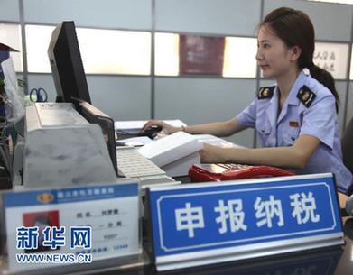 納稅人一次取得各種名目獎(jiǎng)金可分?jǐn)偟?2個(gè)月中計(jì)稅