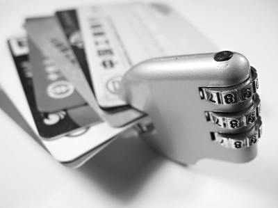 銀行內(nèi)部人士爆料:信用卡不設密碼更安全