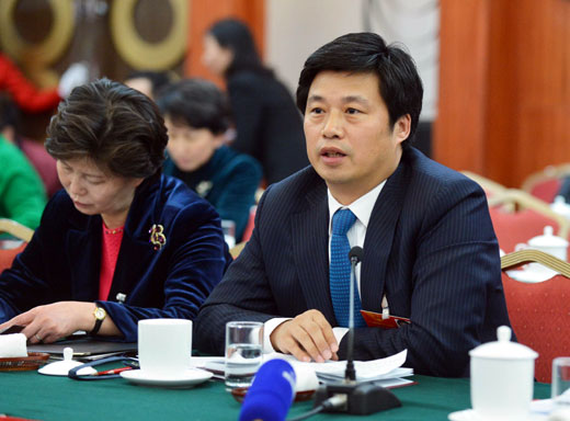 吉林省代表團(tuán)審議國務(wù)院機(jī)構(gòu)改革和職能轉(zhuǎn)變方案