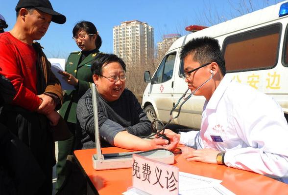 長春：愛心義診進(jìn)社區(qū)