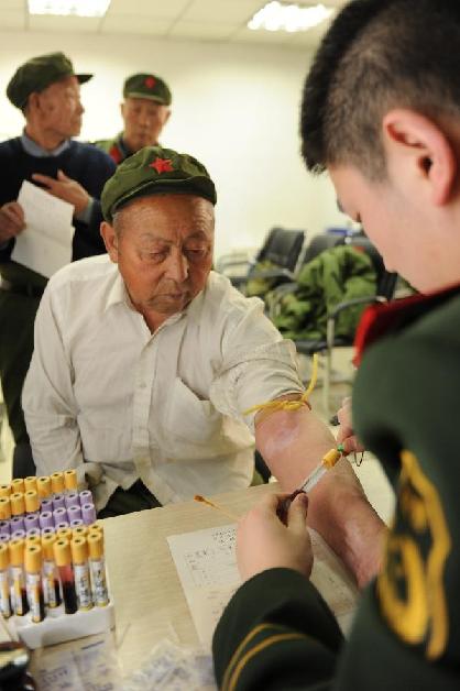 免費(fèi)體檢關(guān)愛(ài)老軍人健康