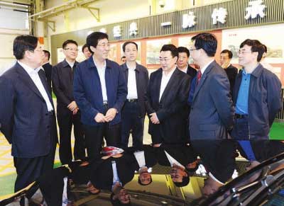 巴音朝魯?shù)街袊谝黄瘓F公司調研時強調 <BR>突出創(chuàng)新引領推進轉型發(fā)展 打造更有競爭力的國際一流汽車企業(yè)集團