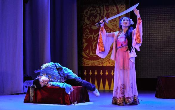 吉大學(xué)子導(dǎo)演話劇《我愛桃花》在長春公演