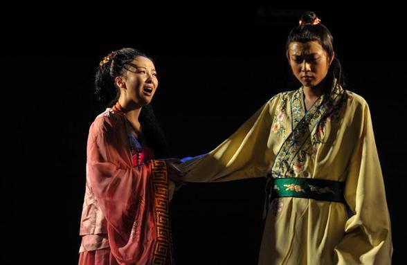 吉大學(xué)子導(dǎo)演話劇《我愛桃花》在長春公演