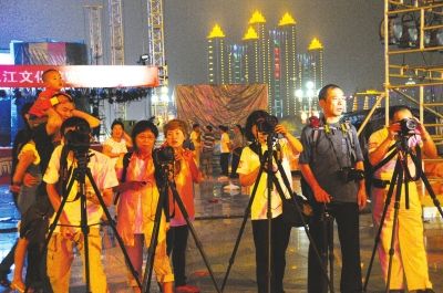 第三屆吉林市河燈文化節(jié) 河燈點亮江城夜