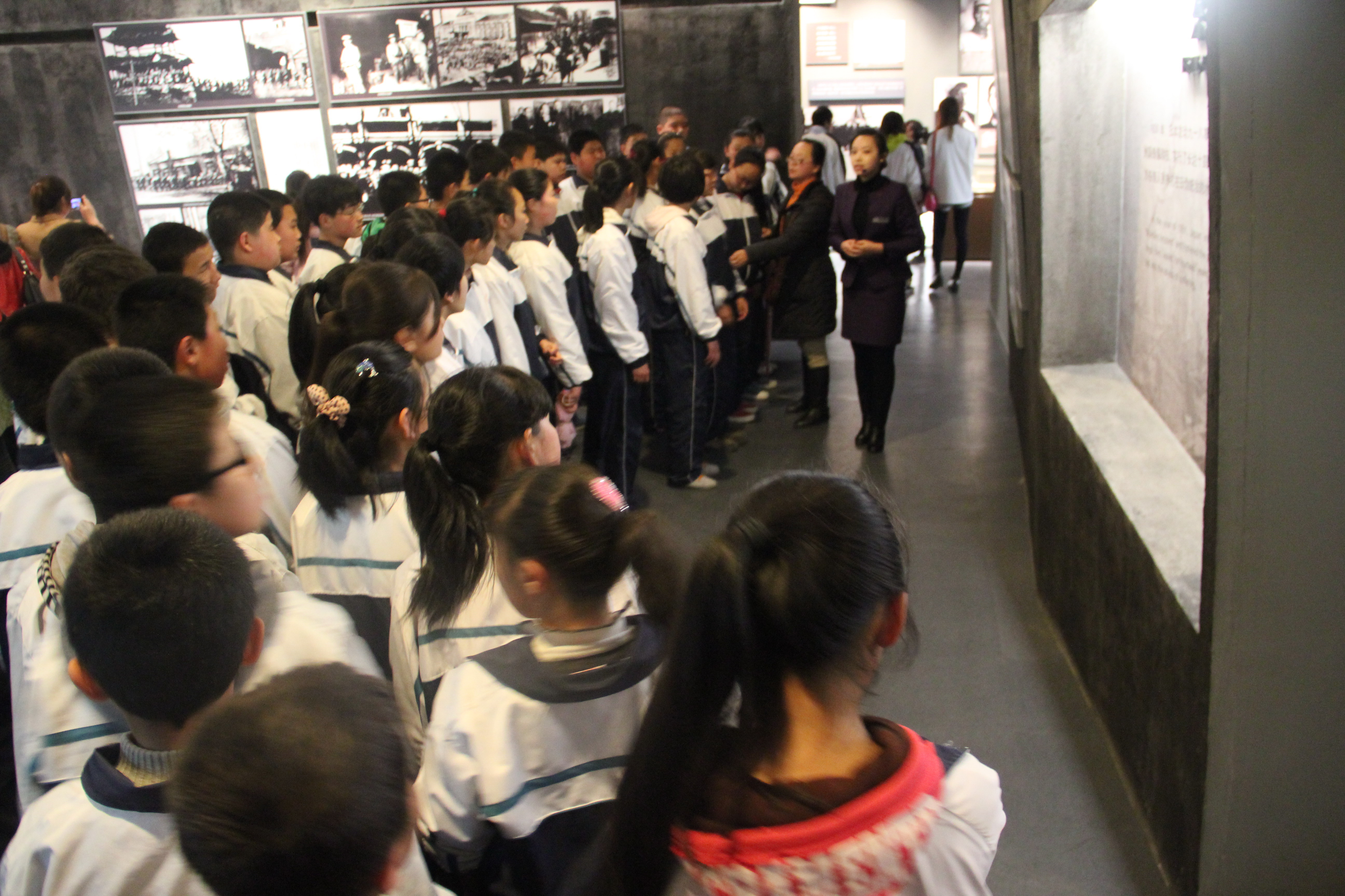 勿忘國恥振興中華 200余名師生參觀《黑土軍魂——東北抗日聯(lián)軍軍史陳列展》