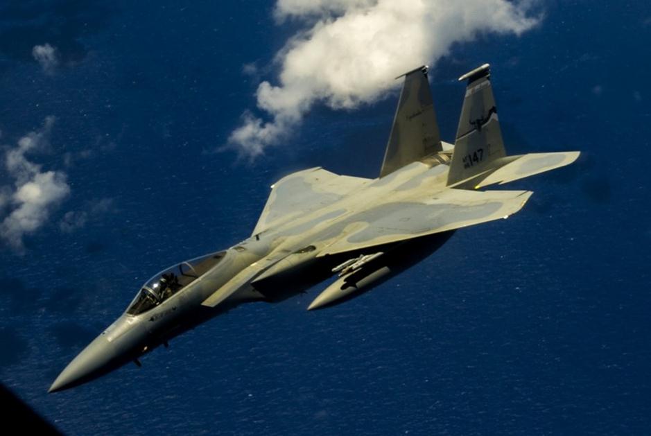 美空軍F-15F-16戰(zhàn)機(jī)群飛赴夏威夷參加環(huán)太軍演