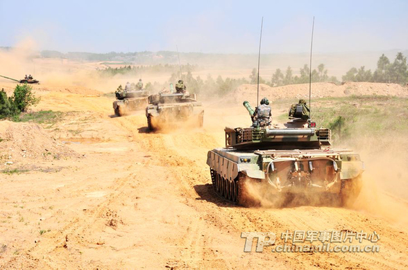 南京軍區(qū)某裝甲團(tuán)戰(zhàn)術(shù)演練掠影