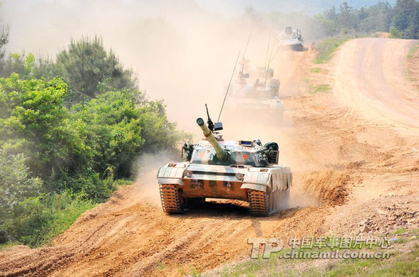 南京軍區(qū)某裝甲團(tuán)戰(zhàn)術(shù)演練掠影