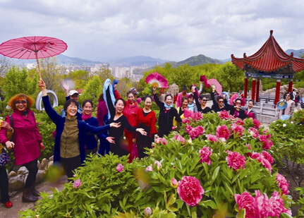 本溪：牡丹花開迎客來