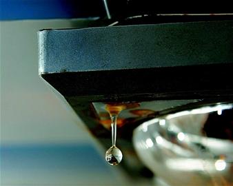 揭秘成都“蜂巢族”：80平米房擺25張床(組圖)