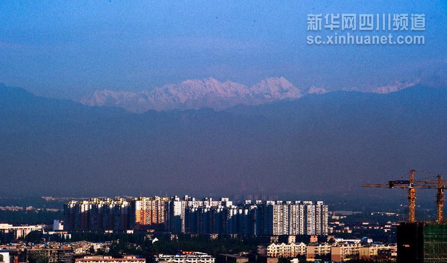 成都重現(xiàn)“窗含西嶺千秋雪”美景