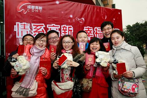 “萬(wàn)年真愛(ài)日” 成都高新區(qū)扎堆結(jié)婚的新人們