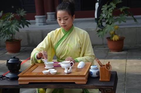 都江堰文廟舉行“士相見禮”暨漢服攝影大賽