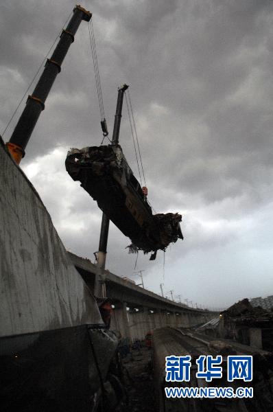 【溫州動(dòng)車(chē)事故】事故現(xiàn)場(chǎng)清場(chǎng)接近尾聲