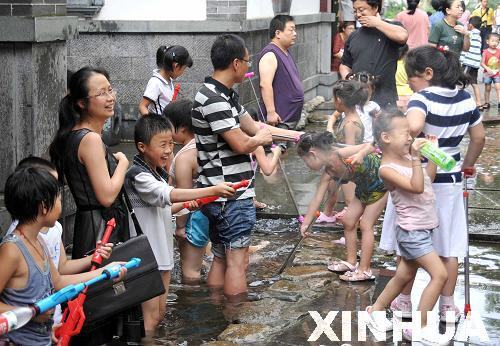 臺風(fēng)過后濟(jì)南市民重溫桑拿天