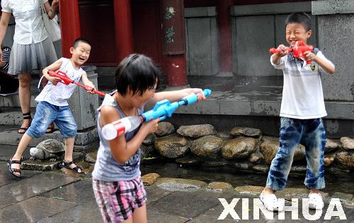 臺風(fēng)過后濟(jì)南市民重溫桑拿天