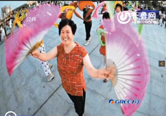 德州廣場(chǎng)舞大媽PK敲大鼓大爺 上演地盤“爭(zhēng)奪戰(zhàn)”