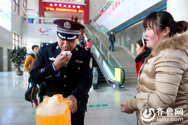 濟(jì)鐵公安確保“兩會(huì)”安全 危險(xiǎn)物品“零”通過