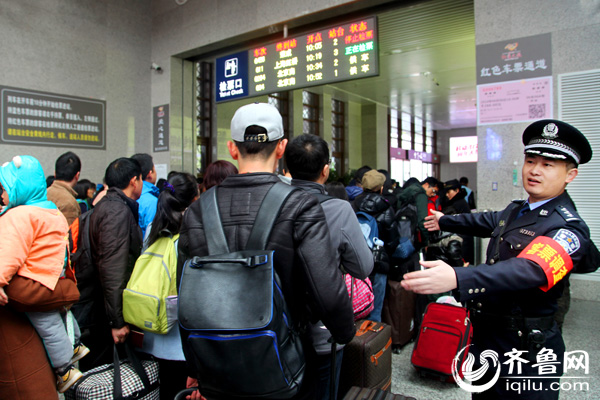 濟(jì)鐵公安確保“兩會(huì)”安全 危險(xiǎn)物品“零”通過