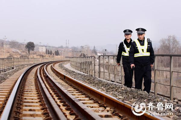 濟(jì)鐵公安確保“兩會(huì)”安全 危險(xiǎn)物品“零”通過