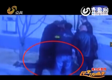 濟(jì)南一公交司機(jī)遭四醉漢暴打 對(duì)方瞬間忘個(gè)干凈