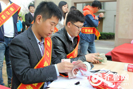 企業(yè)高校聯(lián)手搭建愛心橋 義演義賣助力濟南山區(qū)小學