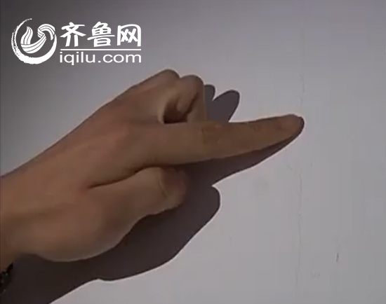 東營(yíng)格林星城新房墻壁現(xiàn)裂縫 施工方打“補(bǔ)丁”稱無礙