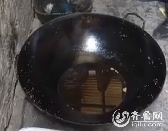 德州一糕點黑作坊現(xiàn)違禁添加劑 臟亂不堪與廁所為鄰