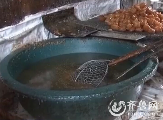 德州一糕點黑作坊現(xiàn)違禁添加劑 臟亂不堪與廁所為鄰