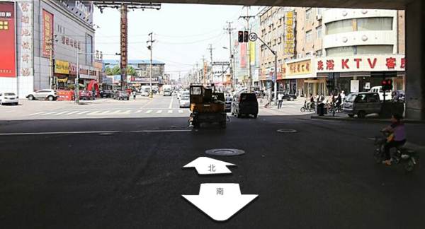 濟(jì)南水屯路南機(jī)動(dòng)車不主動(dòng)避讓行人 民警將調(diào)整信號燈