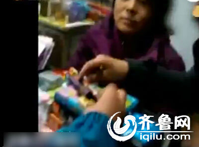 濰坊一小學(xué)附近出售電子香煙 學(xué)生吸了稱“很刺激”