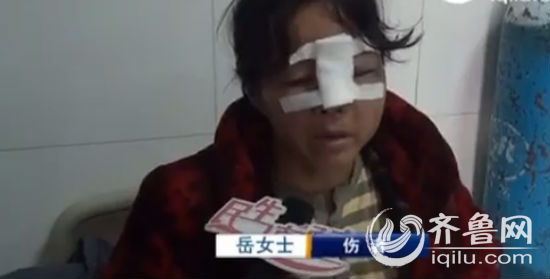 濟(jì)南女子騎三輪回家被堵路口 勸人挪車遭對(duì)方暴打