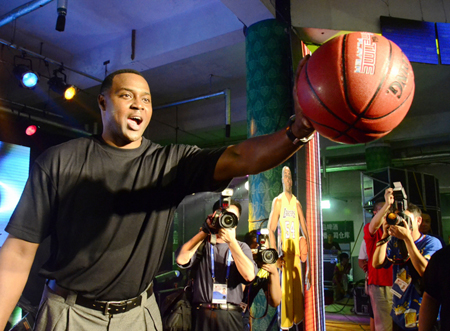 喬丹隊友成本屆啤酒節(jié)海拔最高嘉賓 “眼鏡蛇”格蘭特游入青啤大世界